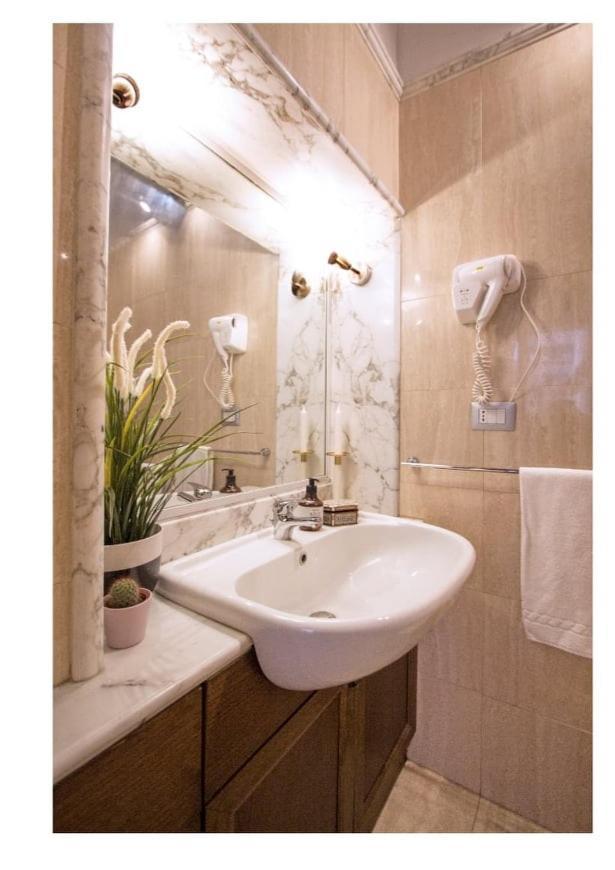 Lovely Apartments In City Centre "Third Floor, Without Elevator" Rzym Zewnętrze zdjęcie